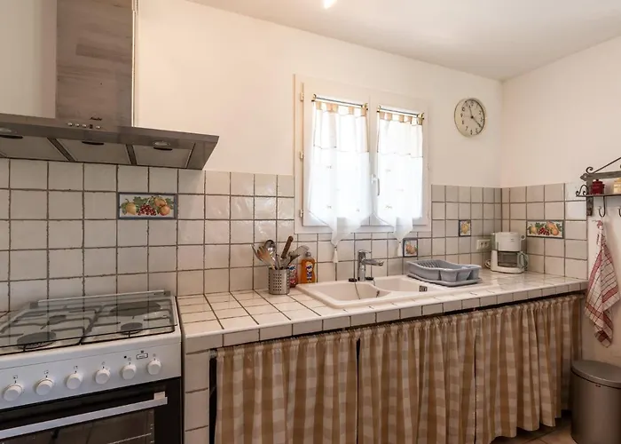 Villa Les Rosiers By Interhome